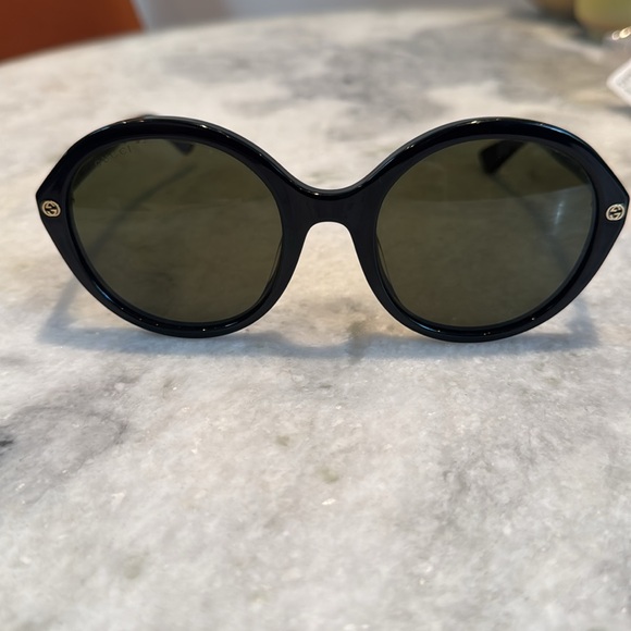 GUCCI WOMENS ROUND SHINY BLACK SUNGLASSES gently used - Picture 2 of 5